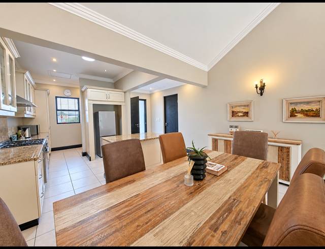 4 BEDROOM TOWNHOUSE TO LET IN BALLITO CENTRAL